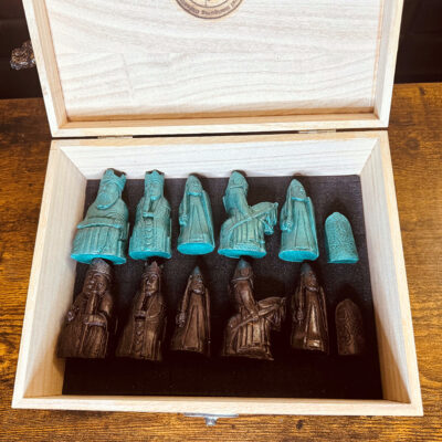 Isle of Lewis Emerald and Mahogany Color Chess Set