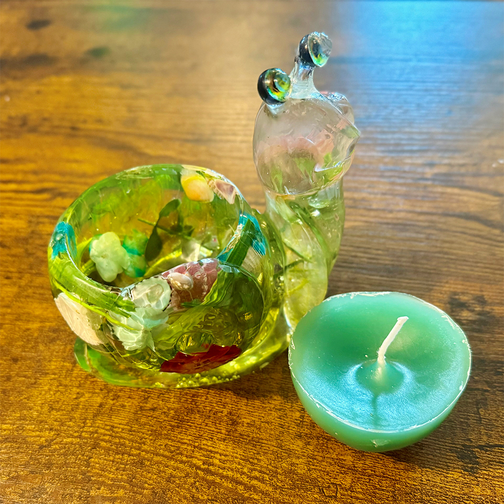 Snail Pod Pals With Candles